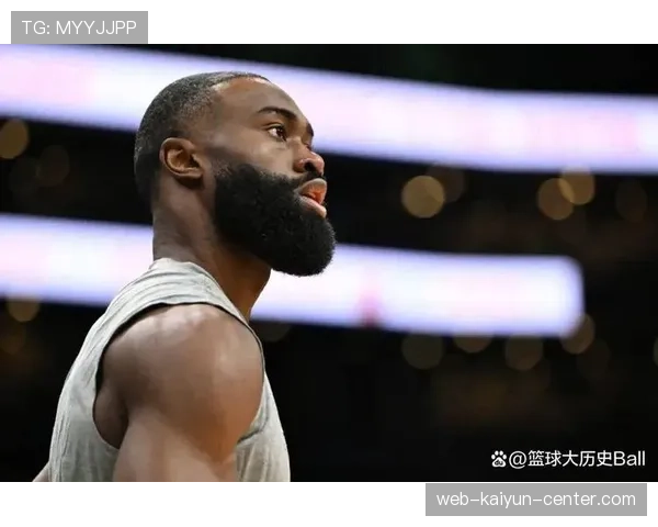 杰伦·布朗无球跑动制造错位，高效输出改变凯尔特人进攻结构