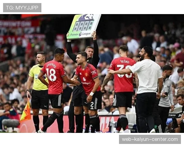 曼联防守体系漏洞频出，本赛季表现波动持续影响稳定性